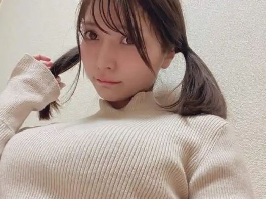 Instagram写真女王似鸟沙也加以天真与妖艳的形象亮相
