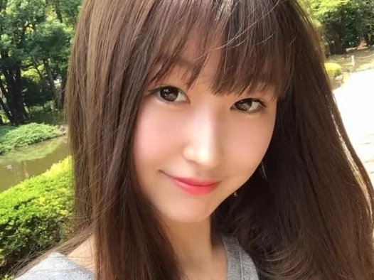 齐藤里奈在古老的民居中展现大胆造型